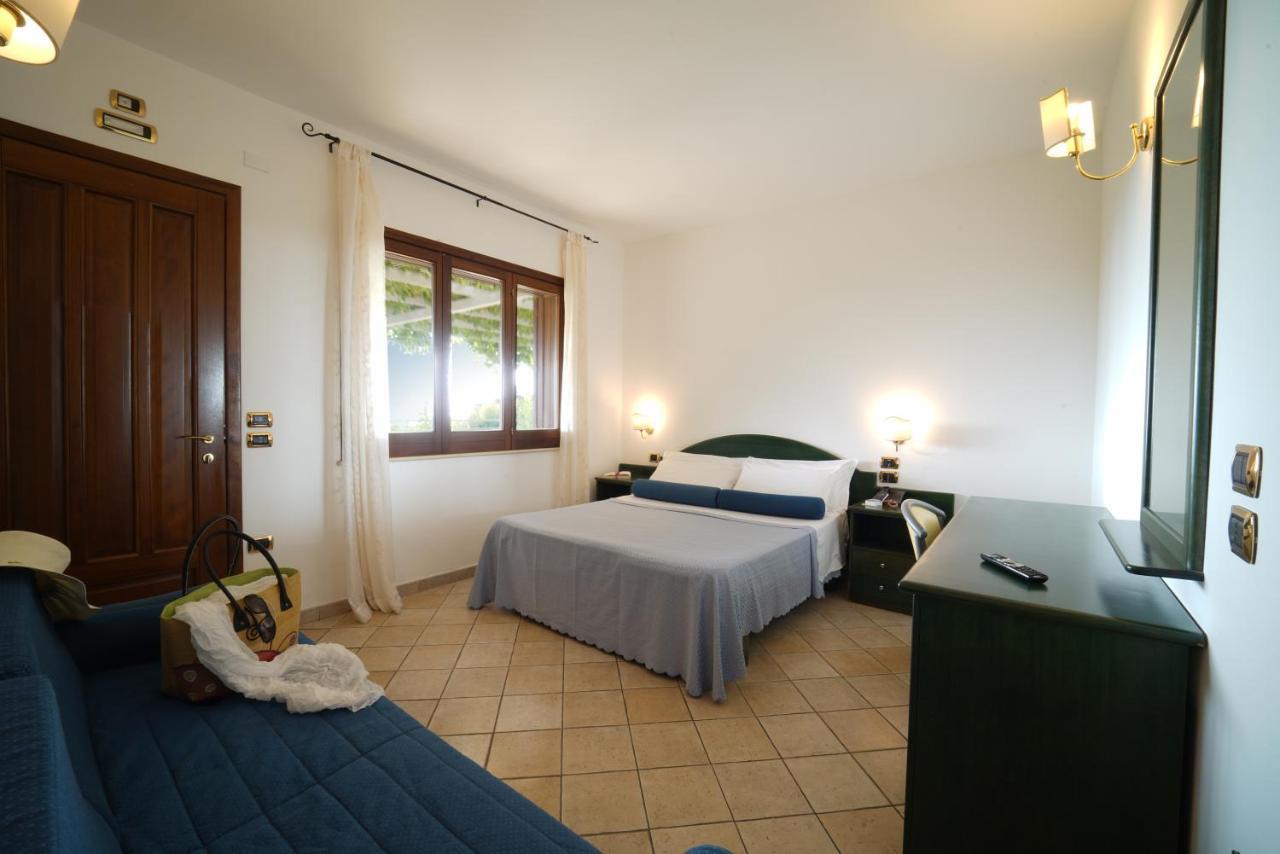 Hotel Scoglio Del Leone Цамброне Экстерьер фото