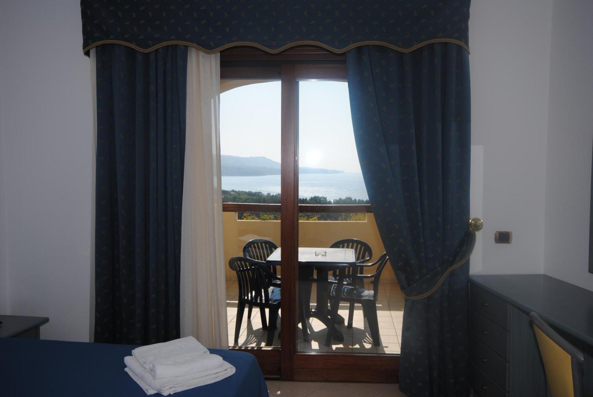 Hotel Scoglio Del Leone Цамброне Экстерьер фото