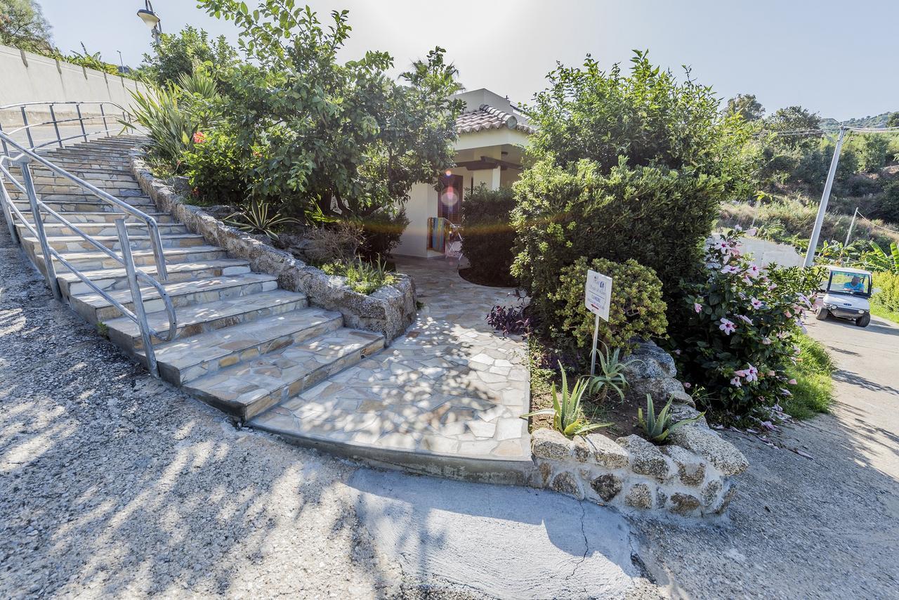 Hotel Scoglio Del Leone Цамброне Экстерьер фото